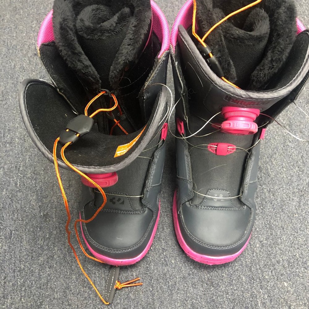 Snowboarding boots Women Size 9.5